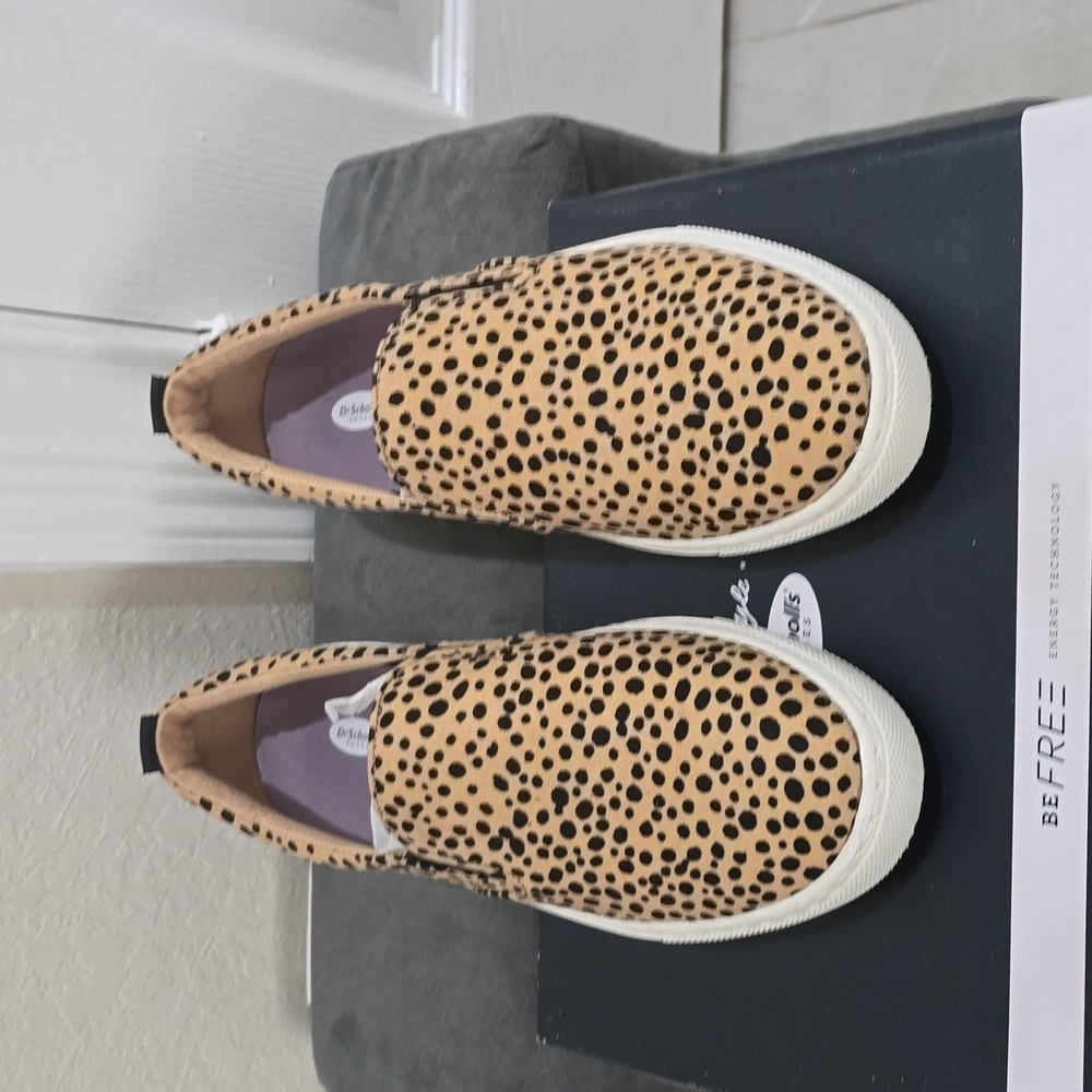 Beautiful Tang/Black D Scholl's Shoes. Size 71/2. $10.00
